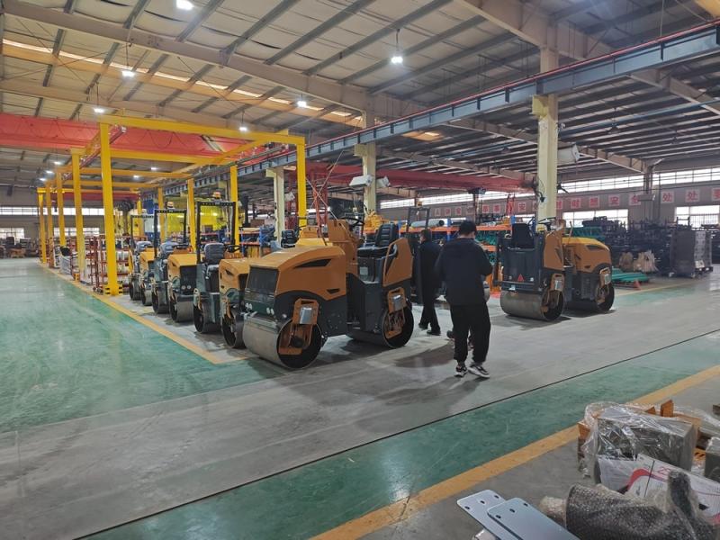小型壓路機價格不能盲從，先把知識來學起！